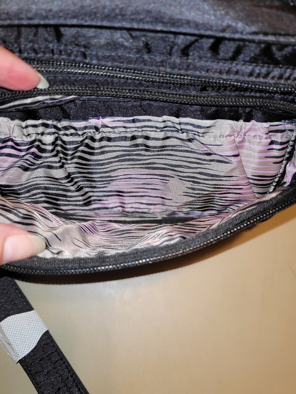 NWT Lug Carousel - Black Crossbody Bag - Quilted Front, Multiple Zip Pockets. - Picture 4 of 10